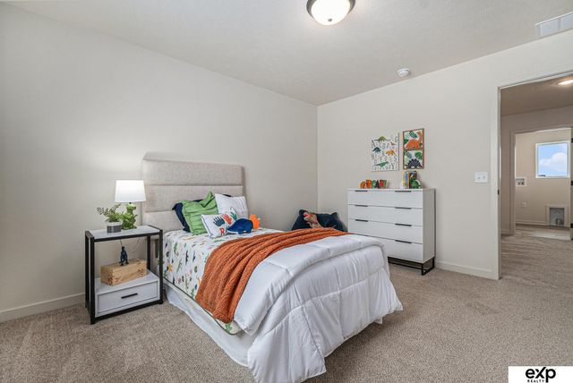 18408 Greenleaf Street, Omaha, NE 68136