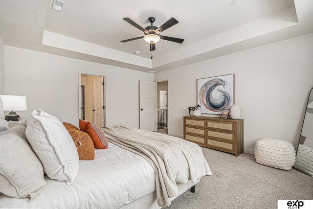18408 Greenleaf Street, Omaha, NE 68136