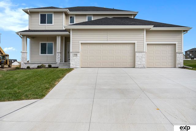 18408 Greenleaf Street, Omaha, NE 68136