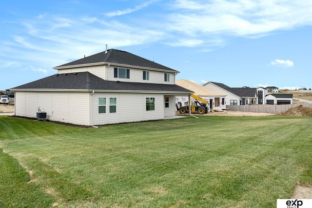 18408 Greenleaf Street, Omaha, NE 68136