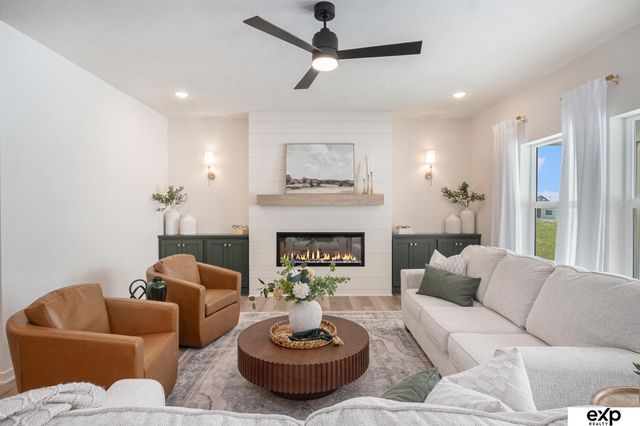 18408 Greenleaf Street, Omaha, NE 68136