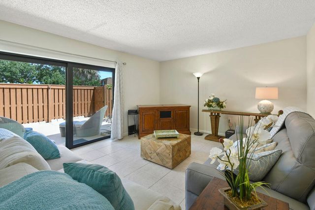 3900 SE County Line Road 22a, Jupiter, FL 33469