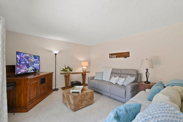 3900 SE County Line Road 22a, Jupiter, FL 33469
