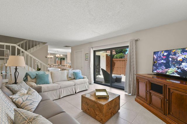 3900 SE County Line Road 22a, Jupiter, FL 33469