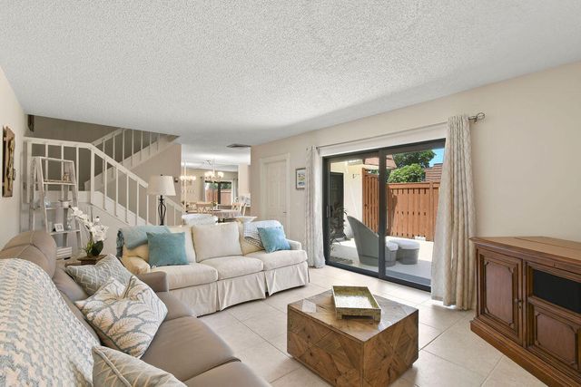 3900 SE County Line Road 22a, Jupiter, FL 33469