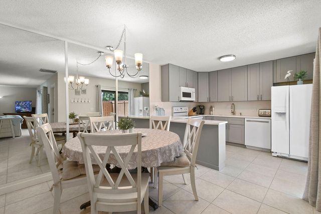 3900 SE County Line Road 22a, Jupiter, FL 33469