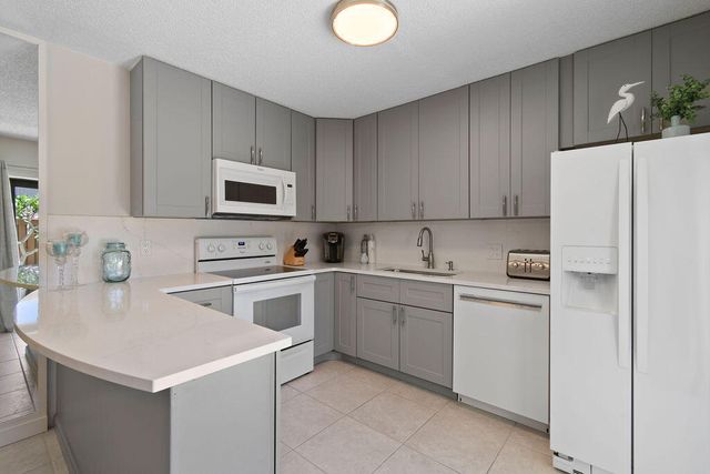 3900 SE County Line Road 22a, Jupiter, FL 33469