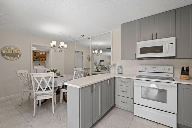 3900 SE County Line Road 22a, Jupiter, FL 33469
