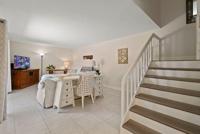 3900 SE County Line Road 22a, Jupiter, FL 33469