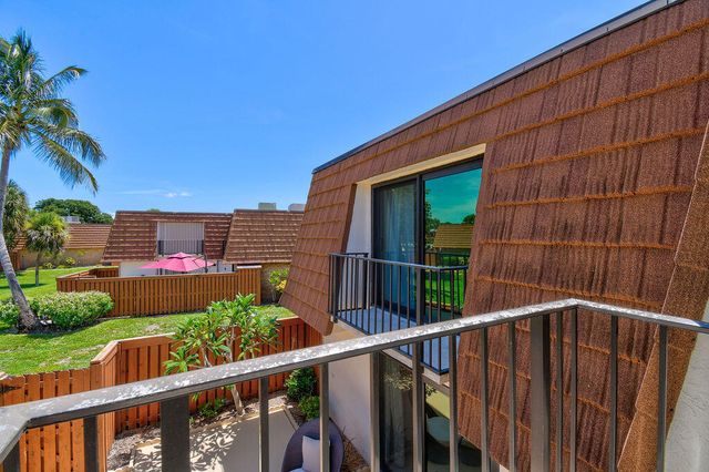 3900 SE County Line Road 22a, Jupiter, FL 33469
