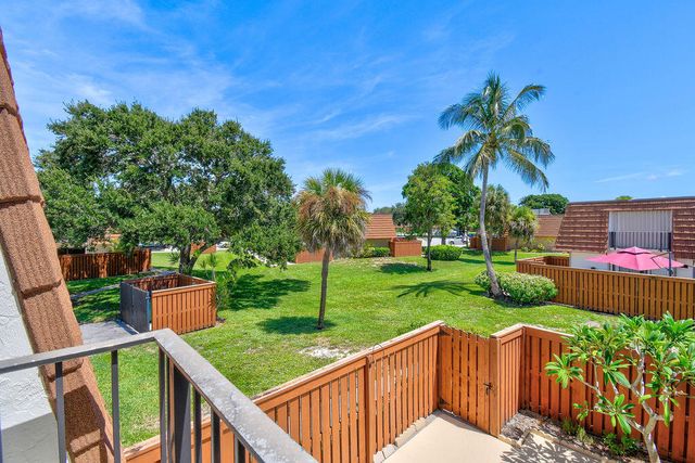 3900 SE County Line Road 22a, Jupiter, FL 33469