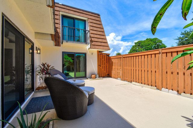 3900 SE County Line Road 22a, Jupiter, FL 33469