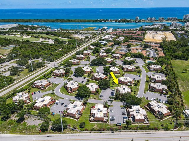 3900 SE County Line Road 22a, Jupiter, FL 33469