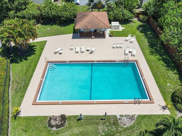 3900 SE County Line Road 22a, Jupiter, FL 33469
