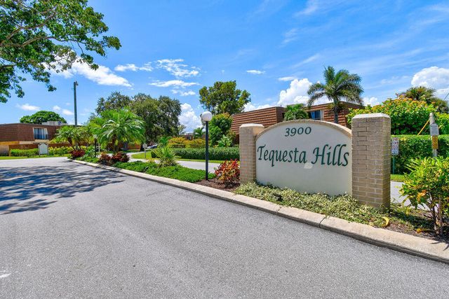 3900 SE County Line Road 22a, Jupiter, FL 33469