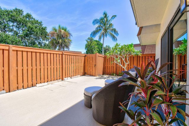 3900 SE County Line Road 22a, Jupiter, FL 33469