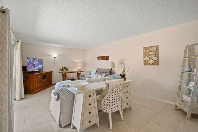 3900 SE County Line Road 22a, Jupiter, FL 33469