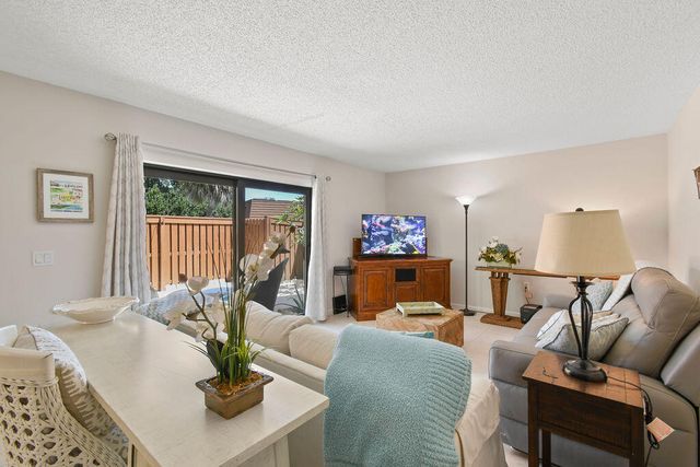 3900 SE County Line Road 22a, Jupiter, FL 33469