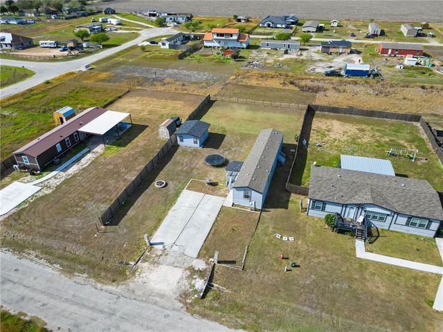 4533 E Granado Dr, Robstown, TX 78380