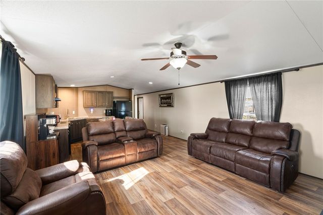 4533 E Granado Dr, Robstown, TX 78380