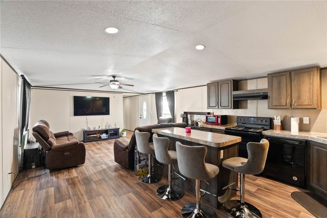 4533 E Granado Dr, Robstown, TX 78380