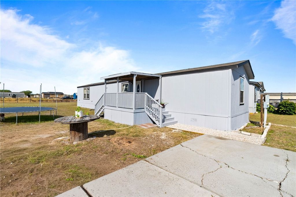 4533 E Granado Dr, Robstown, TX 78380