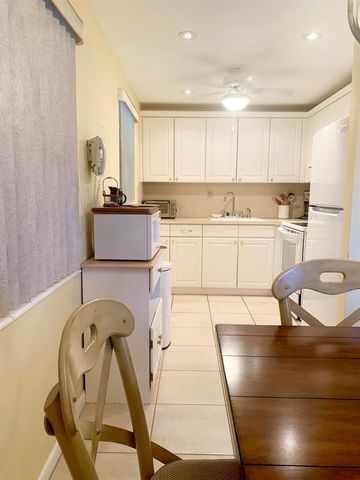 81 Kingswood E, West Palm Beach, FL 33417