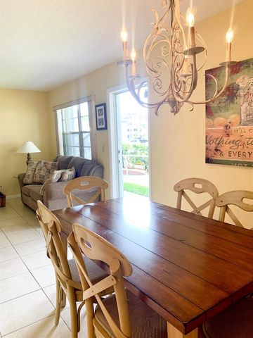 81 Kingswood E, West Palm Beach, FL 33417