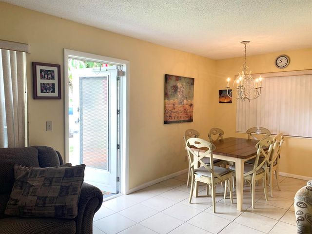 81 Kingswood E, West Palm Beach, FL 33417