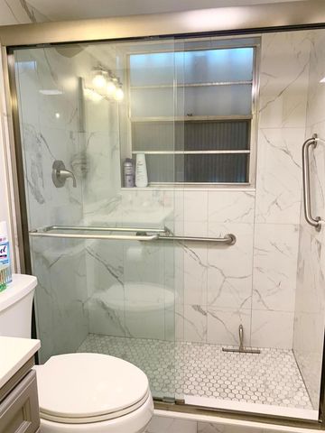 81 Kingswood E, West Palm Beach, FL 33417