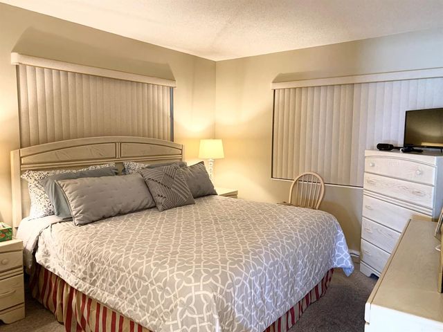 81 Kingswood E, West Palm Beach, FL 33417