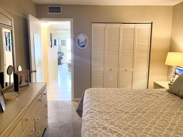 81 Kingswood E, West Palm Beach, FL 33417