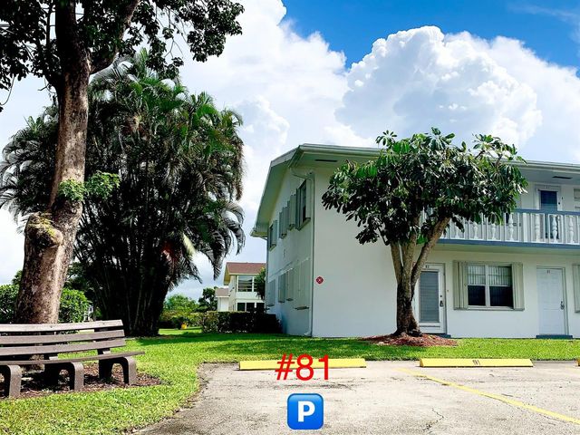81 Kingswood E, West Palm Beach, FL 33417