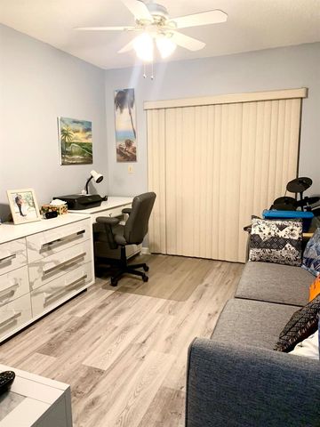 81 Kingswood E, West Palm Beach, FL 33417