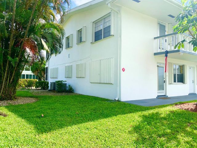 81 Kingswood E, West Palm Beach, FL 33417