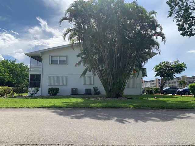 81 Kingswood E, West Palm Beach, FL 33417