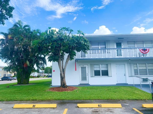 81 Kingswood E, West Palm Beach, FL 33417