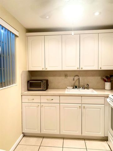 81 Kingswood E, West Palm Beach, FL 33417