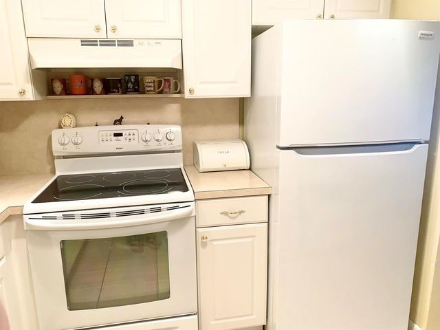 81 Kingswood E, West Palm Beach, FL 33417