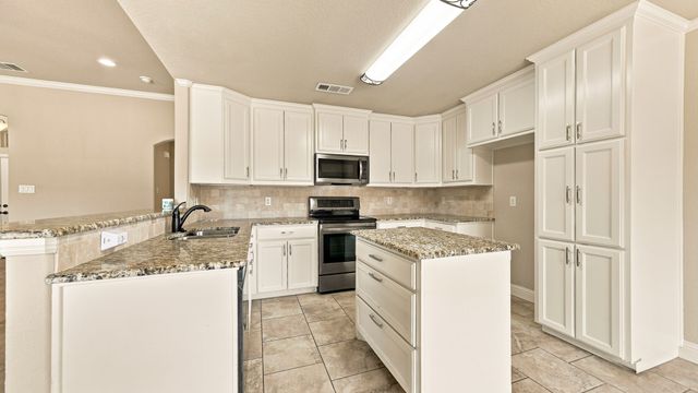 1813 Town Creek Circle, Weatherford, TX 76086