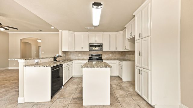 1813 Town Creek Circle, Weatherford, TX 76086