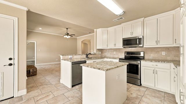1813 Town Creek Circle, Weatherford, TX 76086