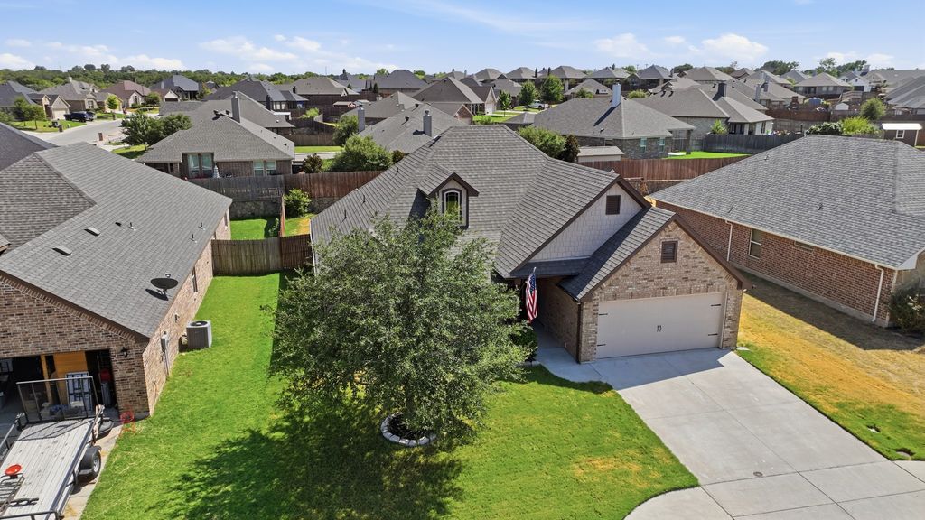 1813 Town Creek Circle, Weatherford, TX 76086