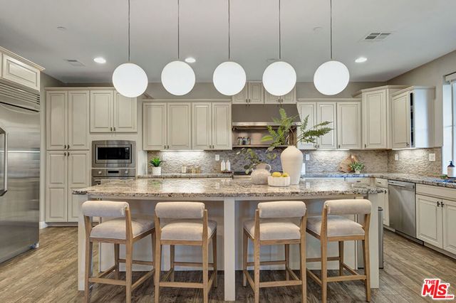 28236 Forge Court, Valencia, CA 91354