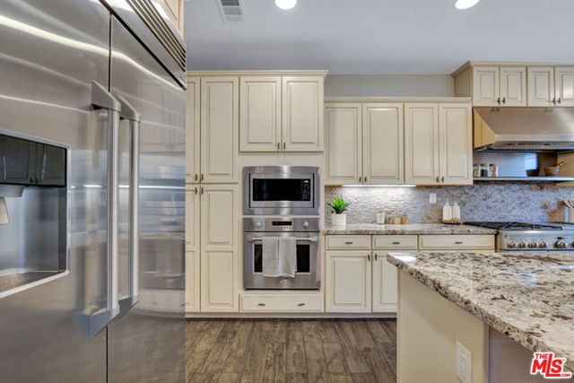 28236 Forge Court, Valencia, CA 91354