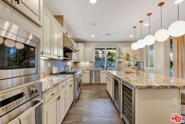 28236 Forge Court, Valencia, CA 91354