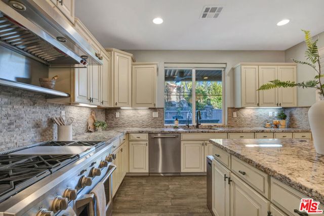 28236 Forge Court, Valencia, CA 91354