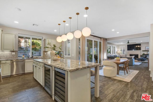 28236 Forge Court, Valencia, CA 91354