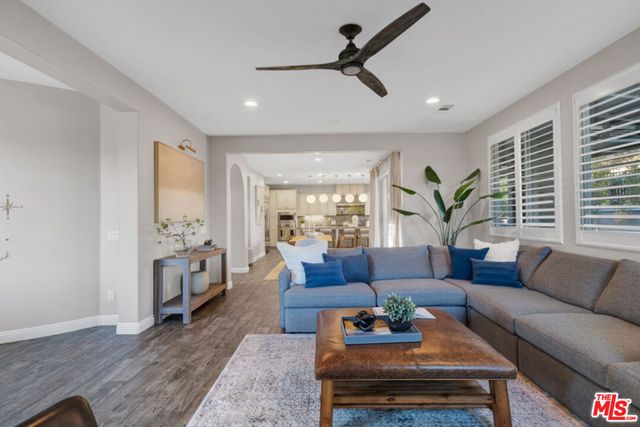 28236 Forge Court, Valencia, CA 91354