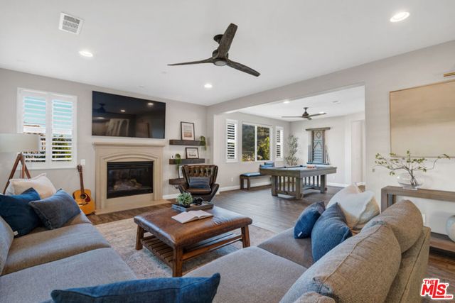 28236 Forge Court, Valencia, CA 91354